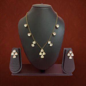 Noor triangle moissanite neckless - Image 1